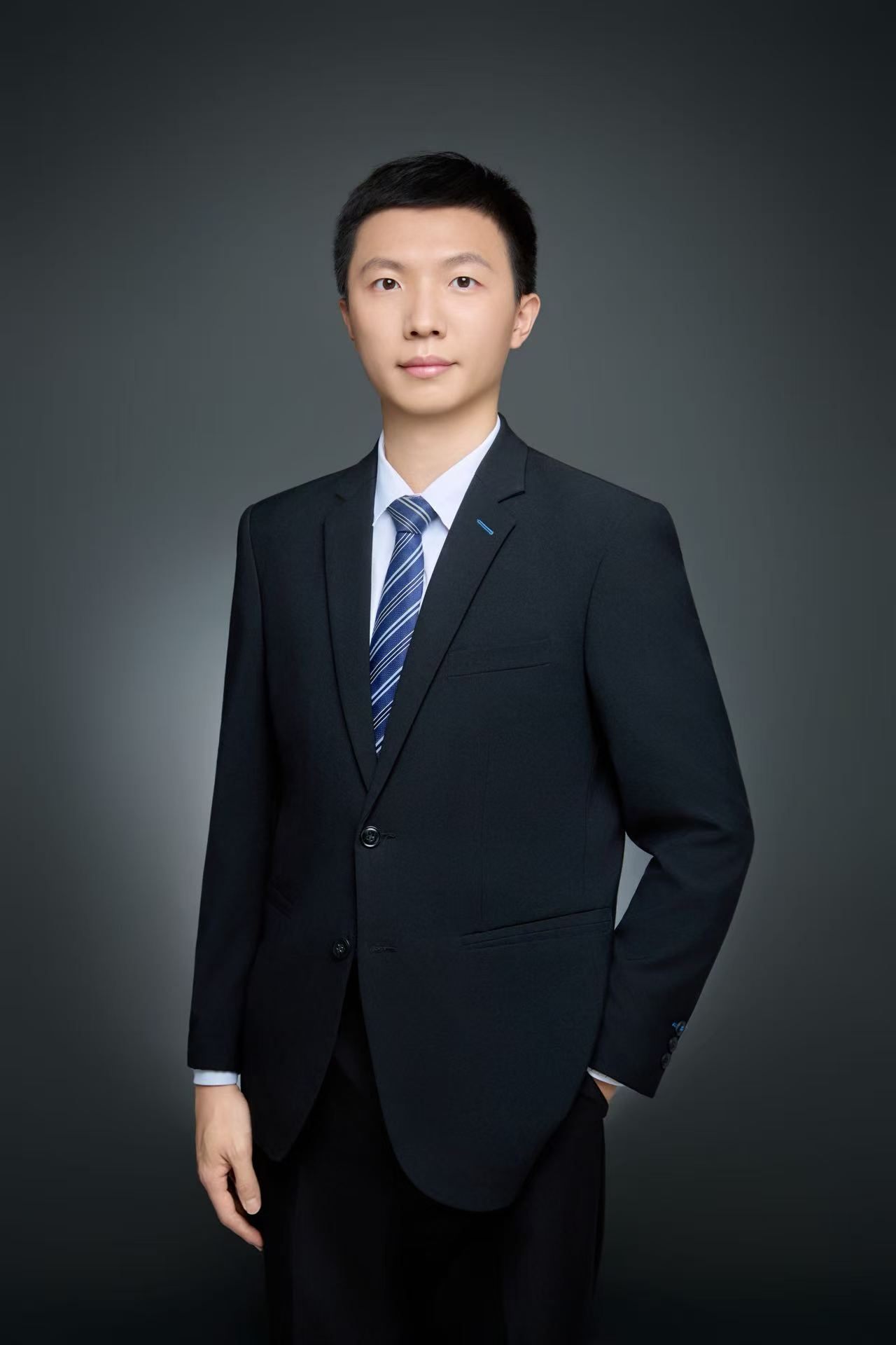 周默的职业照
